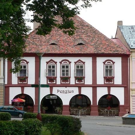 Restaurace A Penzion Podloubi Opocno Ngoại thất bức ảnh