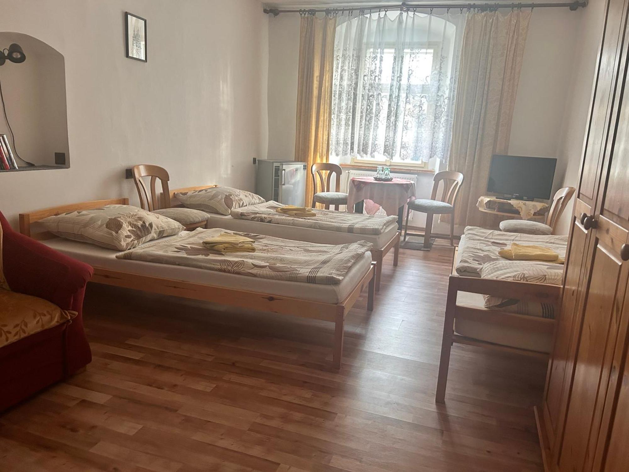 Restaurace A Penzion Podloubi Opocno Ngoại thất bức ảnh